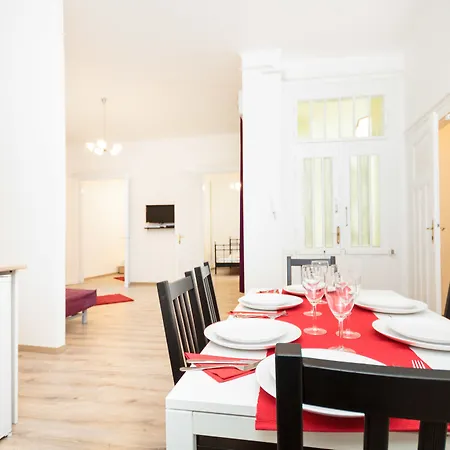 Centre Style Apartment *